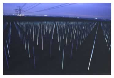 Illustration for article titled 1,301 Florescent Bulbs Lit Solely by Magnetic Fields